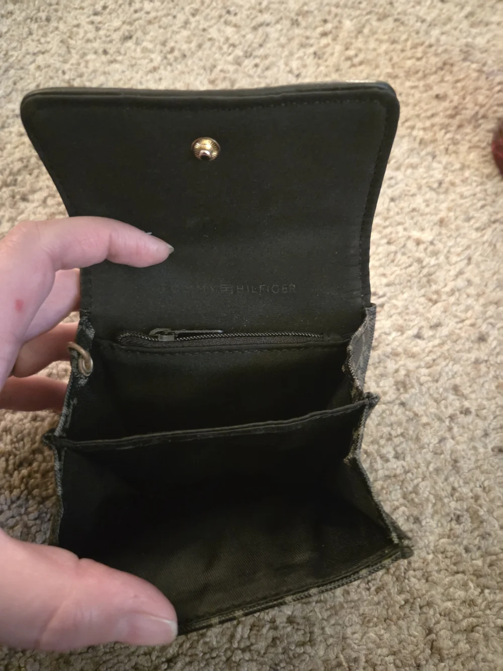Tommy Hilfiger trifold wallet